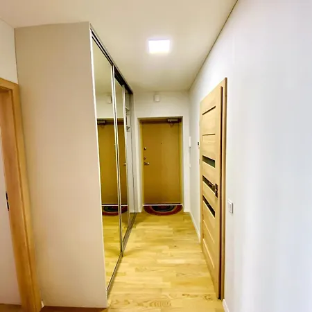 In Centre - With Balcony Апартаменты